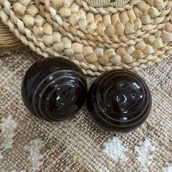 Vintage Dark Brown Ceramic Salt and Pepper Shaker Set - Picture 8 of 16